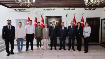 Vali Aktaş, Gazetecilere Basın Kartlarını Takdim Etti