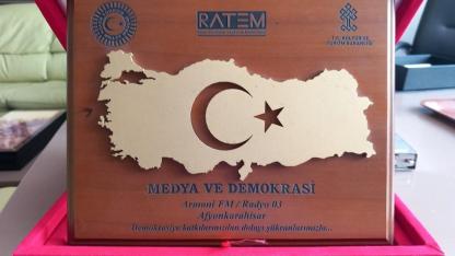 Ömer Elçi'ye "Sürekli Basın Kartı" Takdim Edildi: 25 Yıl Boyunca İlkelere Sadık Kaldı!