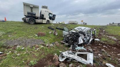 Şanlıurfa’da Feci Kaza: TIR İle Ticari Araç Çarpıştı, 2 Ölü 1 Yaralı