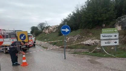 Selendi-Kula yolu yeniden trafiğe kapatıldı
