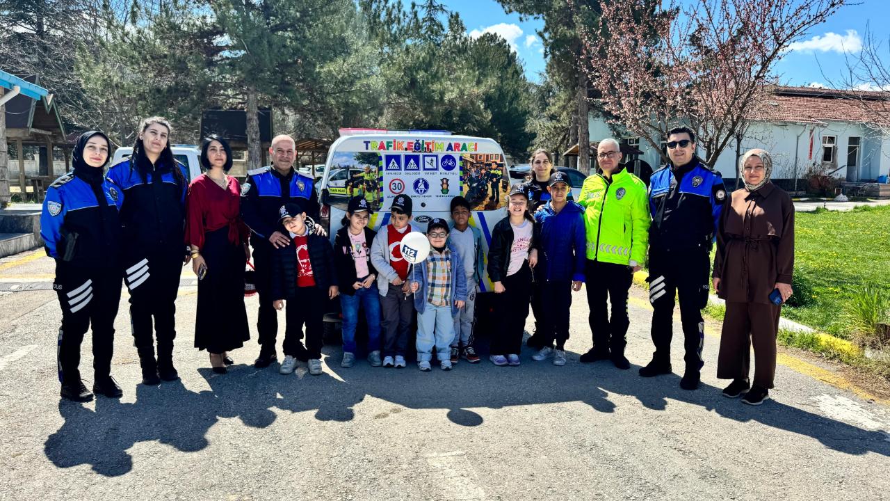 Türk Polis Teşkilatının 181. Yılında Miniklerden Anlamlı Ziyaret