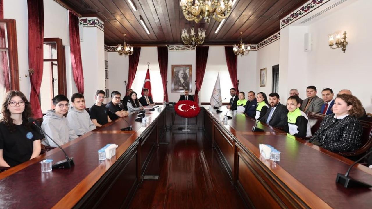 Türkiye Şampiyonu Gençler Vali Aktaş İle Buluştu