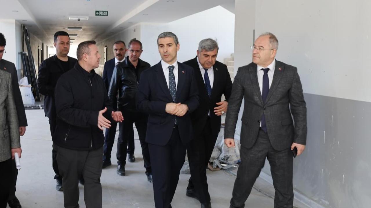 Vali Aktaş Ahmet-Ömer Kocaşaban Fen Lisesi İnşaatını İnceledi