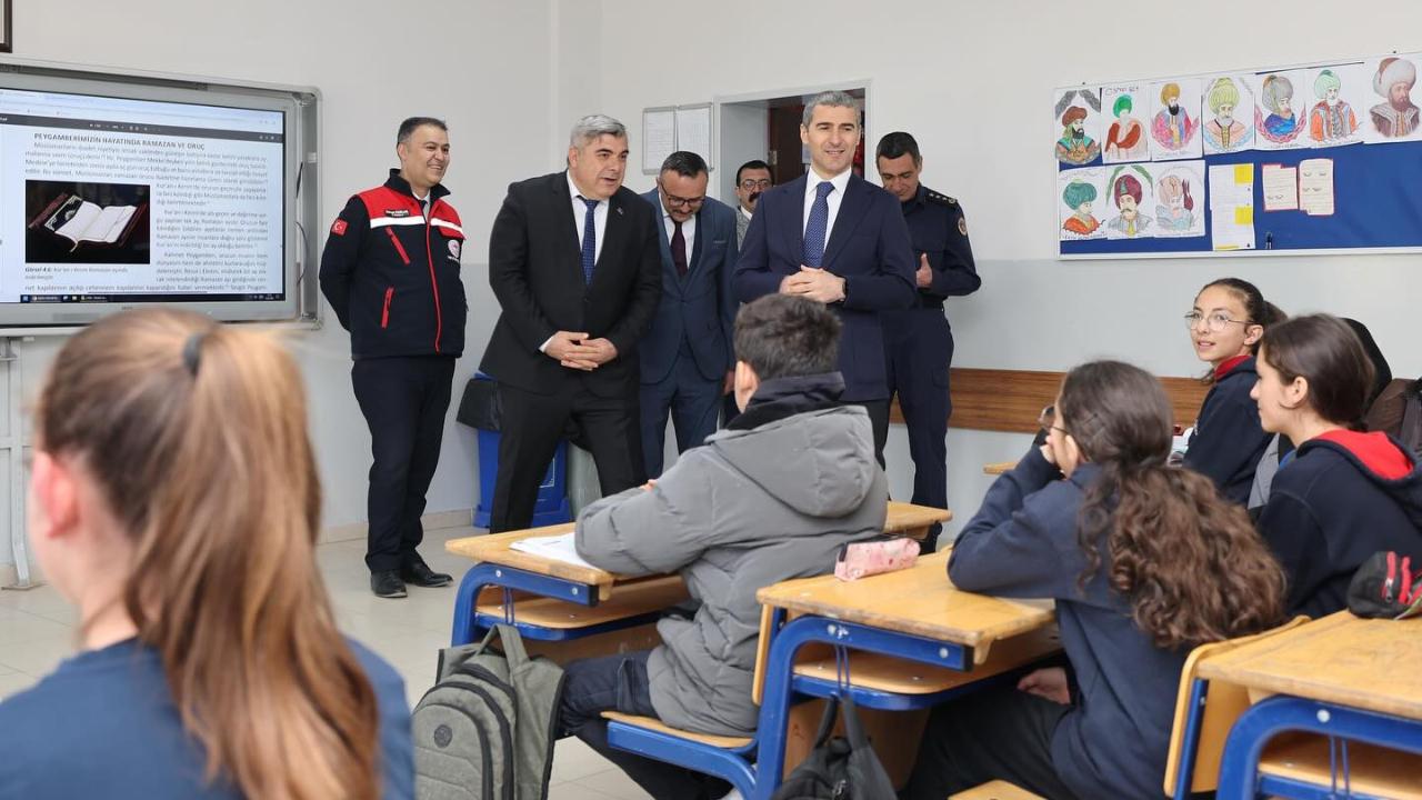 Vali Aktaş’tan Anıtkaya’da Eğitim Mesaisi