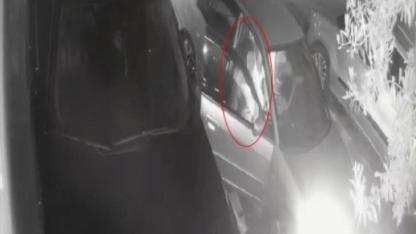 Yanında Bulunan Kadını Araçtan Dışarı Attı!