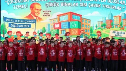 Zaferin Şehrinde Çocukların Sesi: Veysel Eroğlu Stadyumu Al-Yıldızla Renklendi
