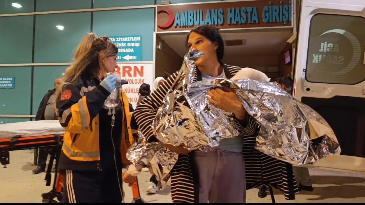 2 yaşındaki çocuk kaynar suya düşerek  feci şekilde yandı