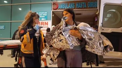 2 yaşındaki çocuk kaynar suya düşerek  feci şekilde yandı