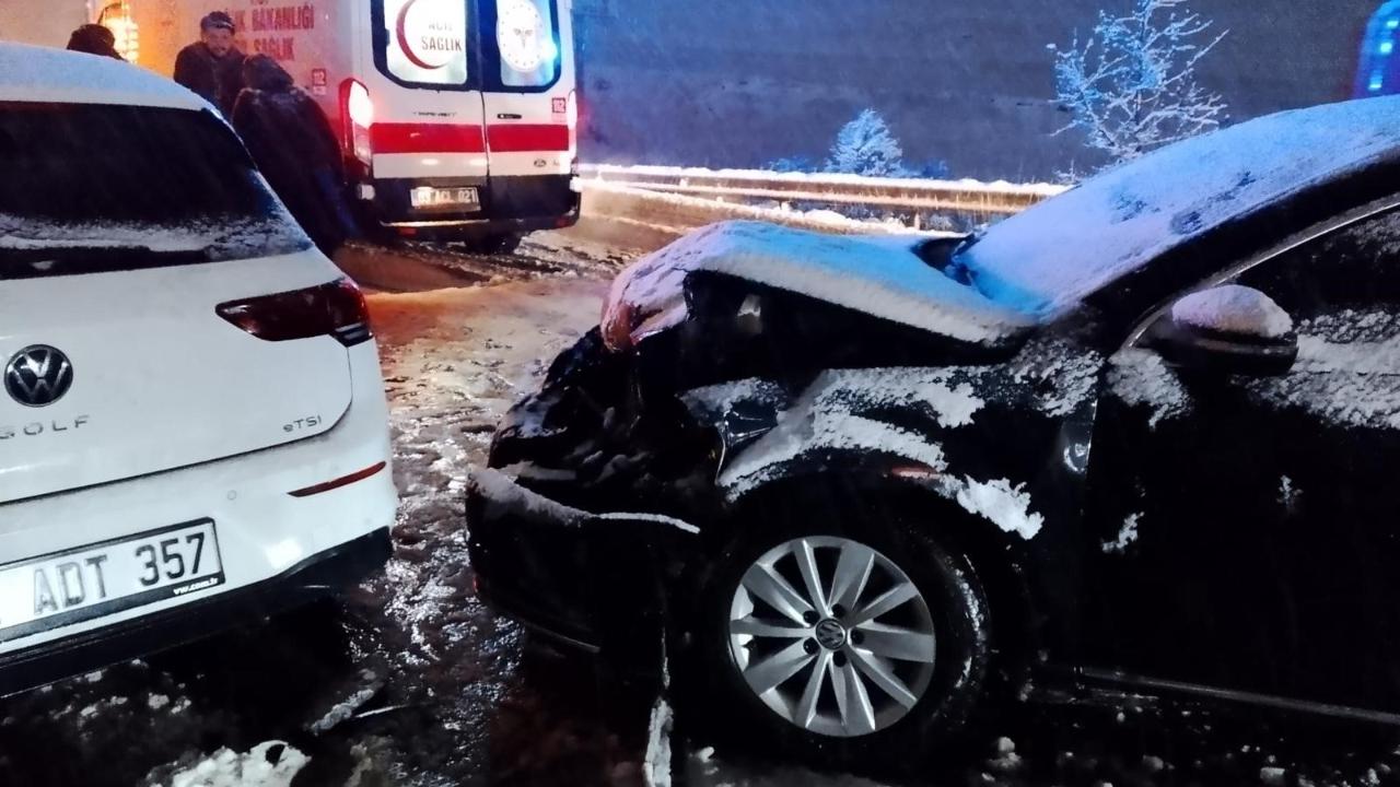 Afyon’da Üç Aracın Karıştığı Kazada 8 Kişi Yaralandı