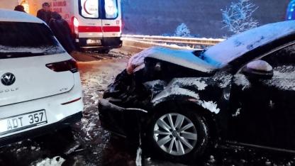 Afyon’da Üç Aracın Karıştığı Kazada 8 Kişi Yaralandı