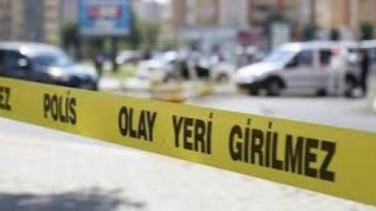 Afyonkarahisar’da Bariyerlere Çarpan Otomobilde 2 Kişi Yaralandı