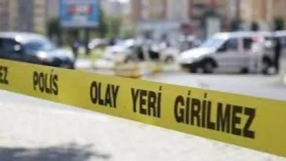 Afyonkarahisar’da Bariyerlere Çarpan Otomobilde 2 Kişi Yaralandı