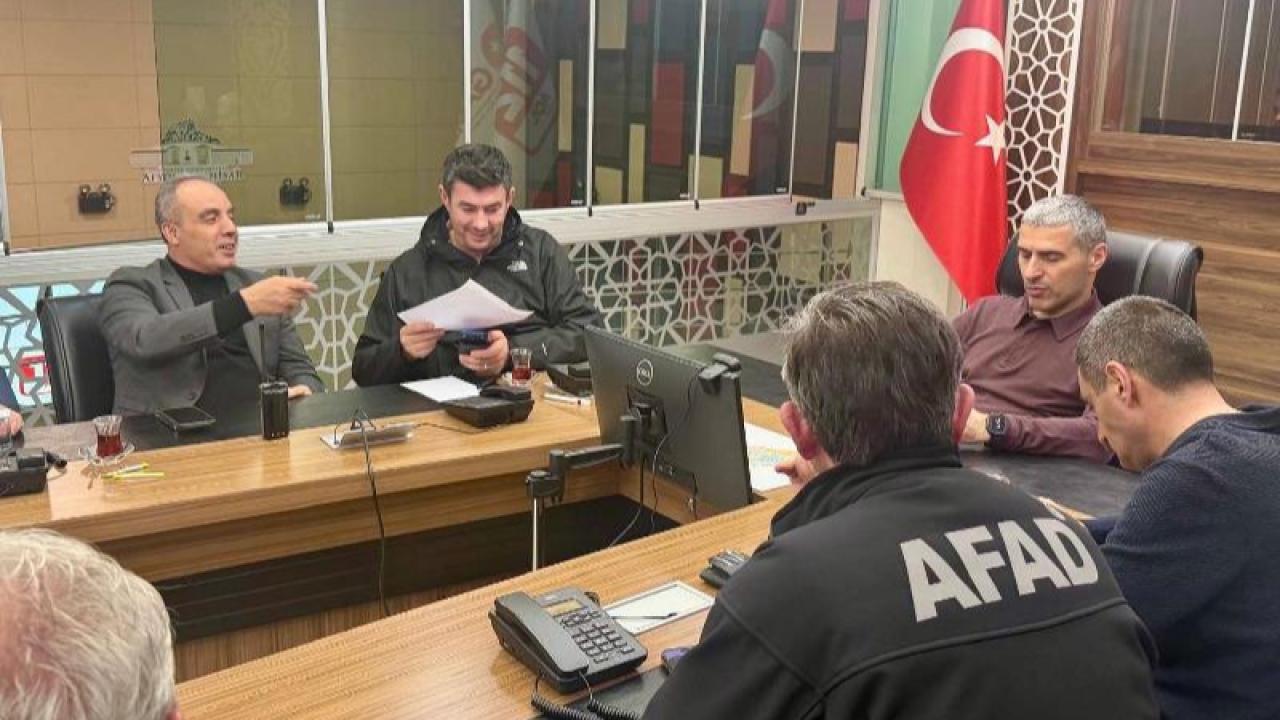 Afyonkarahisar’da Ekipler Sabaha Kadar Sahadaydı