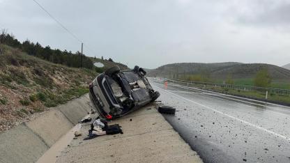 Afyonkarahisar'da Otomobil Devrildi:Biri Bebek 3 Kişi Yaralandı
