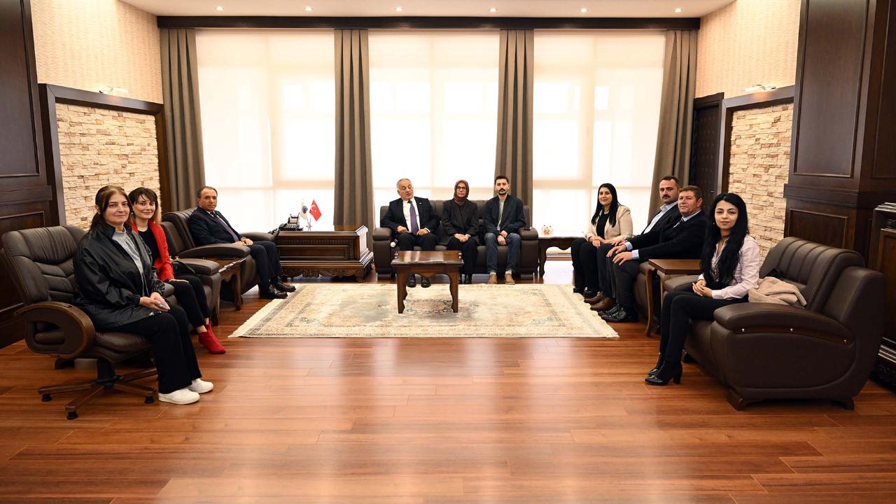 AKÜ ile Türkiye Beyazay Derneği Arasında İş Birliği Protokolü İmzalandı