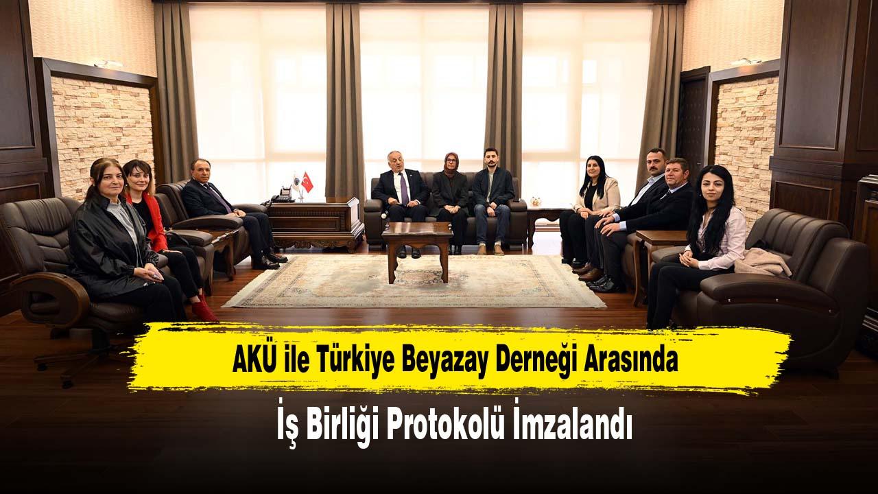 AKÜ ile Türkiye Beyazay Derneği Arasında İş Birliği Protokolü İmzalandı