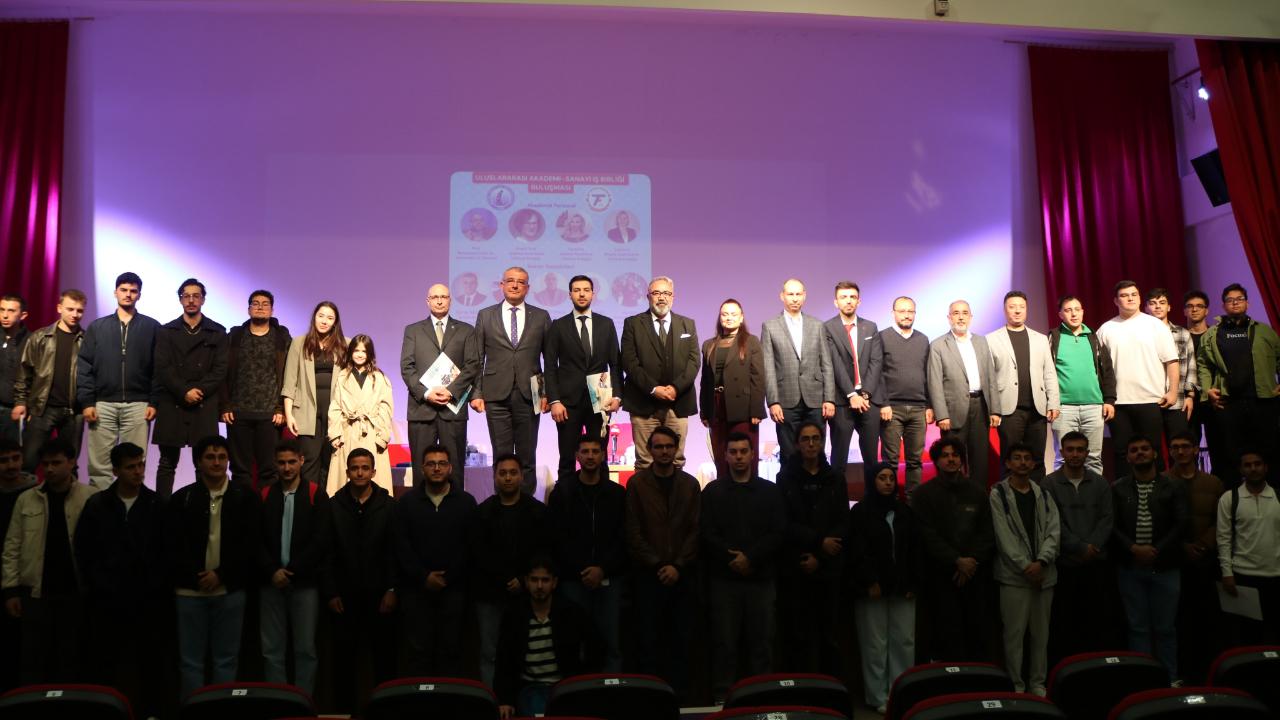 AKÜ’de Akademi ve Sanayi Aynı Masada: Geleceğin İş Birlikleri Masaya Yatırıldı