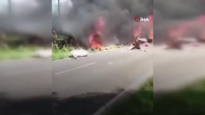 Endonezya’da yolcu otobüsü ile akaryakıt tankeri çarpıştı: 16 ölü, 4 yaralı