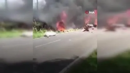 Endonezya’da yolcu otobüsü ile akaryakıt tankeri çarpıştı: 16 ölü, 4 yaralı