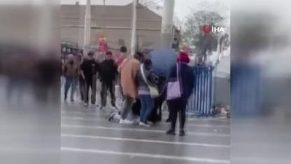 Engelli vatandaşa meydan ortasında saldırı: Kadınlar tekme tokat darp etti