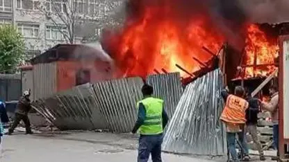 Güngören’de Okul İnşaatında Yangın: 7 Konteyner Kül Oldu