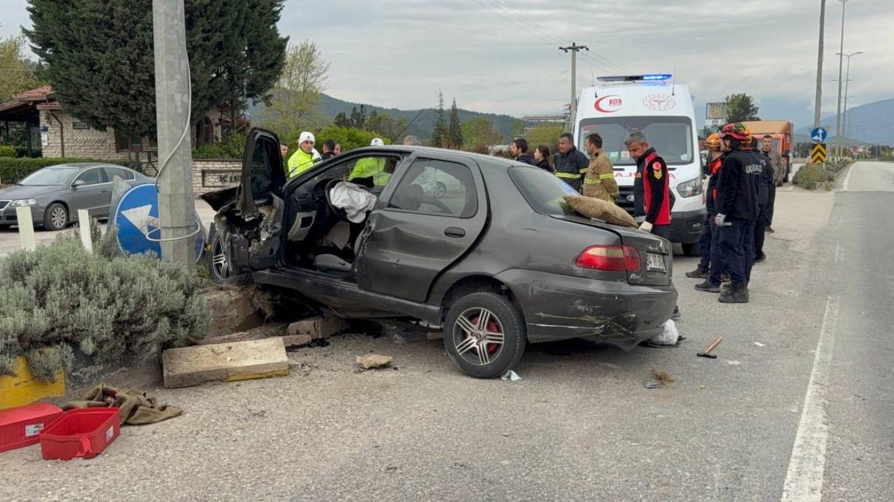 Safranbolu’da Feci Kaza: Otomobil Refüje Çarptı, 1 Kişi Hayatını Kaybetti