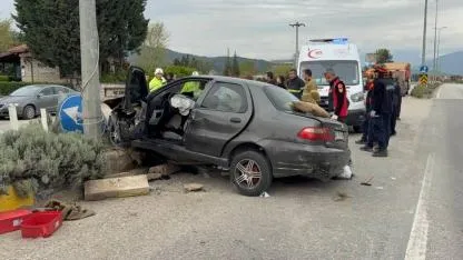 Safranbolu’da Feci Kaza: Otomobil Refüje Çarptı, 1 Kişi Hayatını Kaybetti