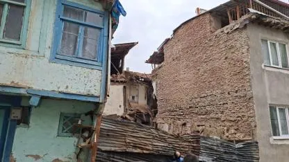 Sandıklı'da Yaşlı Kadının Yaşadığı Evde Göçük Meydana Geldi