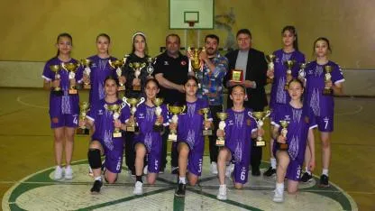 Sosyal Medyaya Değil, Sahaya Takıldılar: Işıklar’ın "Milli" Gururu!