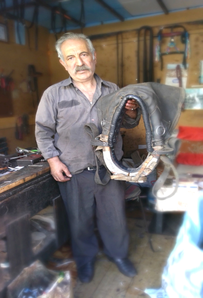 SÖNMEYE YÜZ TUTMUŞ EL SANATLARINDAN KOŞUMCULUK MESLEĞİ