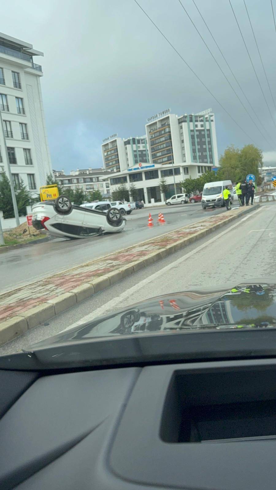 Afyonkarahisar’da Selçuklu Mahallesi'nde Bir Araç Ters Döndü