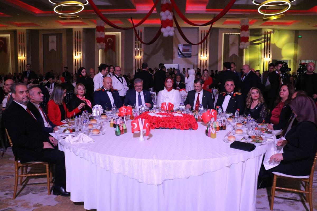 Cumhuriyet’in 102. Yılı Afyonkarahisar’da Coşkuyla Kutlandı