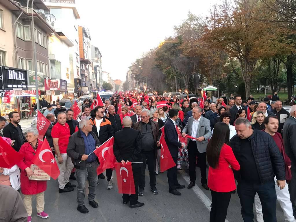 102 YILIN ONURU FENER ALAYIYLA TAÇLANDI