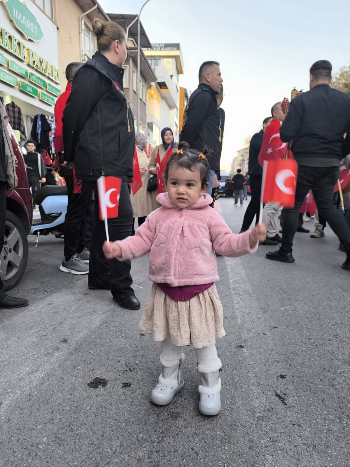 102 YILIN ONURU FENER ALAYIYLA TAÇLANDI