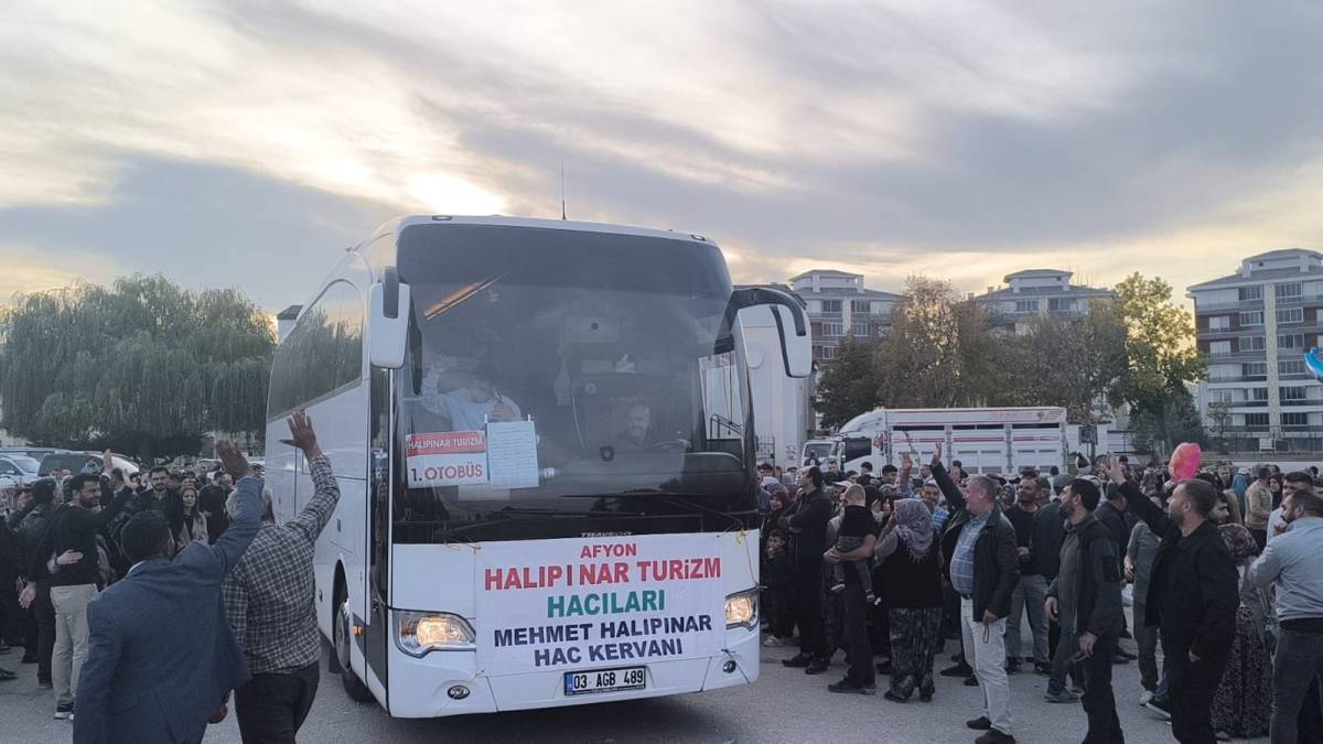 Afyonkarahisar’dan 70 Kişilik Umre Kafilesi Dualarla Uğurlandı