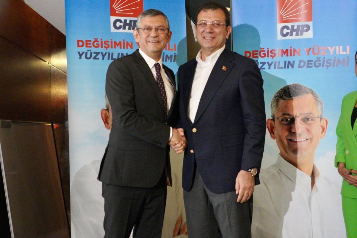 CHP Genel Başkanı Özgür Özel, İstanbul Adliyesi Önünde  Açıklamalarda Bulundu!