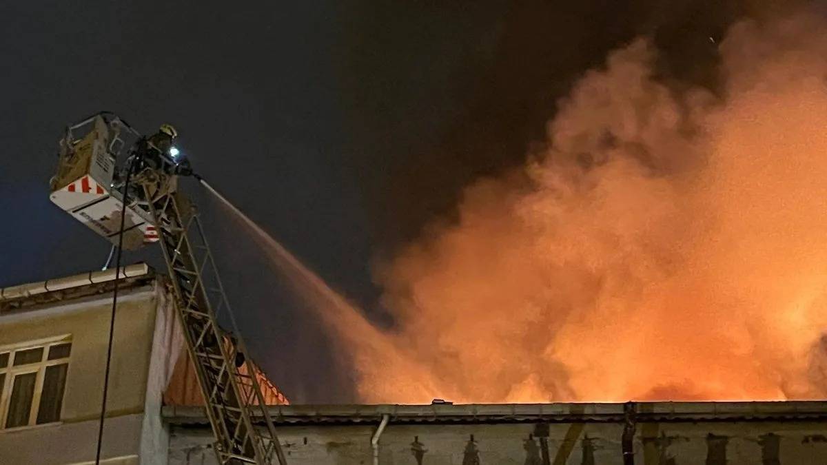 İstanbul’da 21 Yaşındaki Kadın 64 Yaşındaki Sevgilisinin Binasını Ateşe Verdi!