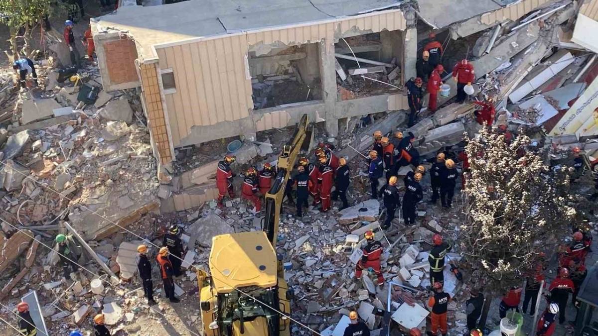 Kocaeli'nde Gebze'deki Bina Yıkılma Anı Kamera Görüntüleri Ortaya Çıktı!