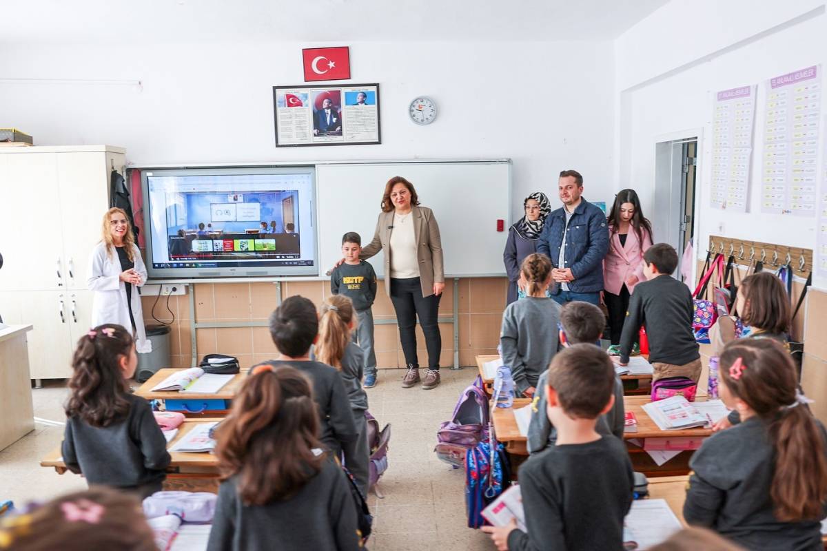 Başkan Köksal'dan Kocatepe İlkokulu’na Sürpriz Ziyaret