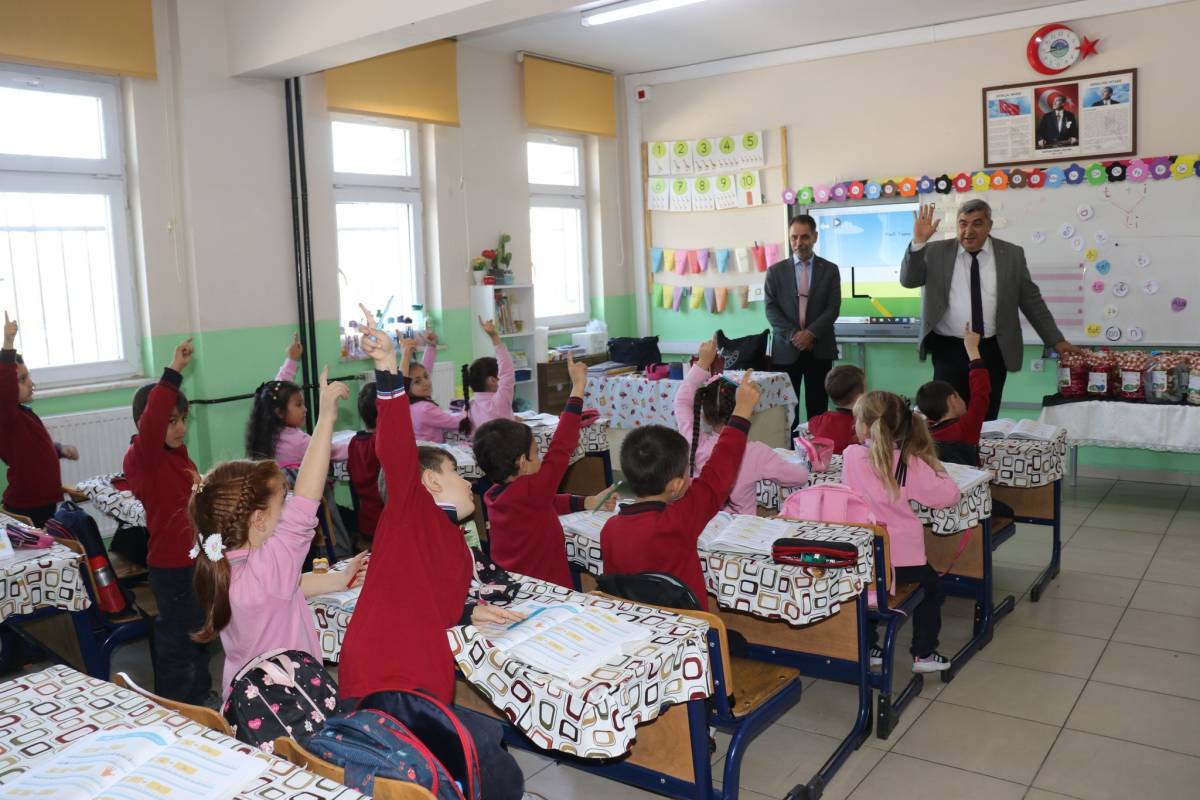 Müdür Sünnetci, Minik Ellerle Birlikte Turşu Kurdu