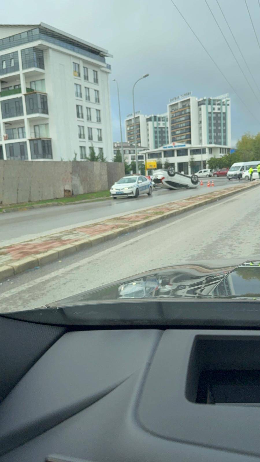 Afyonkarahisar’da Selçuklu Mahallesi'nde Bir Araç Ters Döndü