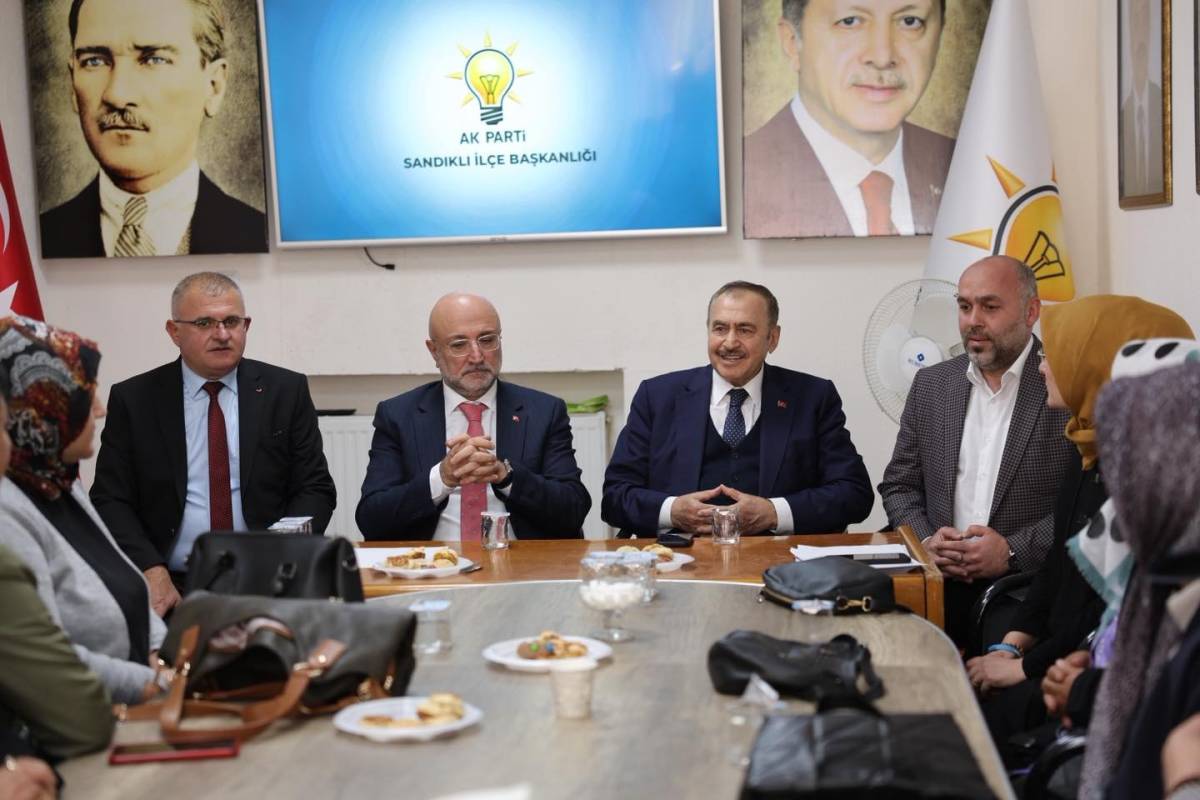 Prof. Dr. Veysel Eroğlu’ndan Sandıklı AK Parti İlçe Başkanlığı’na Ziyaret