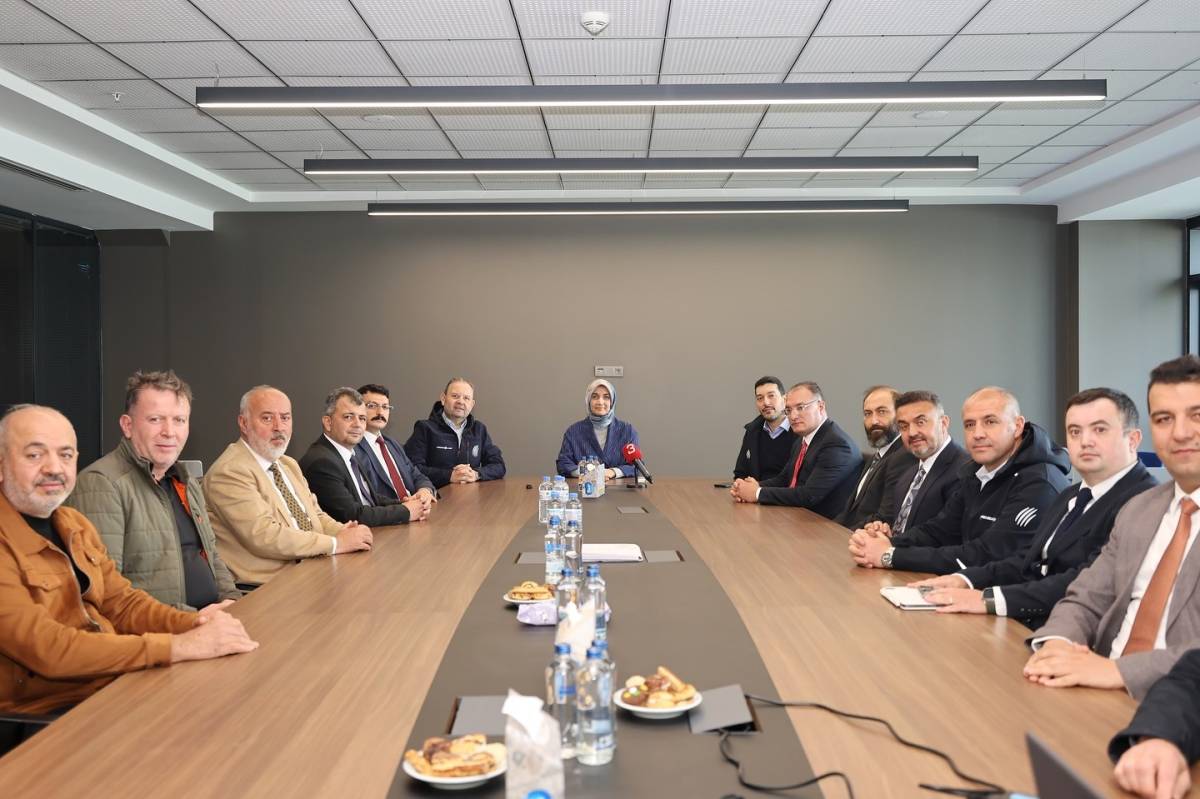 Vali Yiğitbaşı, Emirdağ OSB’de Seri Üretime Başlayan Lastik Fabrikasını Ziyaret Etti