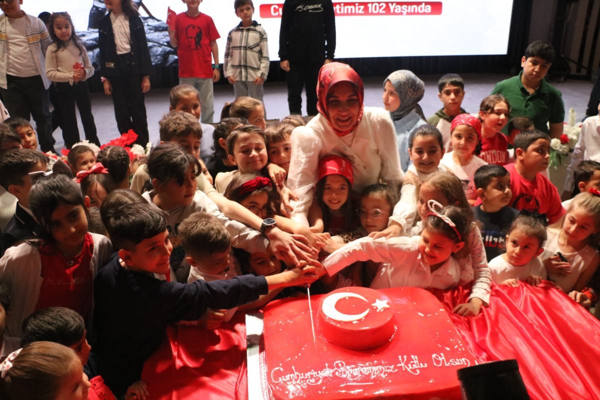 Cumhuriyet’in 102. Yılı Afyonkarahisar’da Coşkuyla Kutlandı