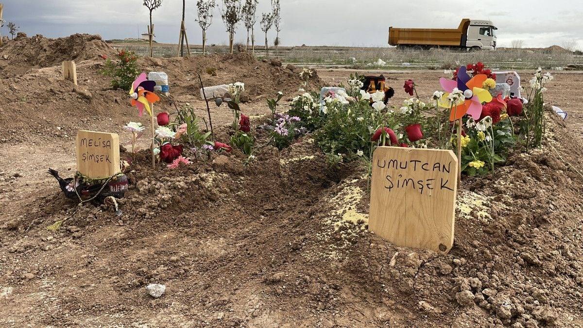 Sivas’ta İki Kardeşin Katledildiği Davada Annesinden Çağrı: “Mahkeme Günü Yalnız Kalmak İstemiyorum”