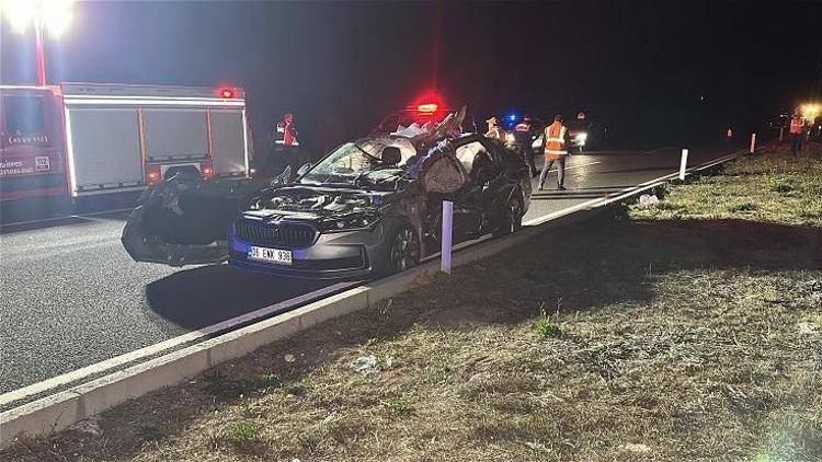 Kütahya’da Feci Kaza: Otomobil Kamyona Çarptı!