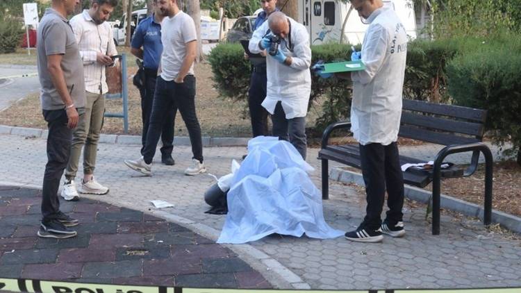 Antalya’da  Genç Adam, Çocuk Parkında Ölü Bulundu!