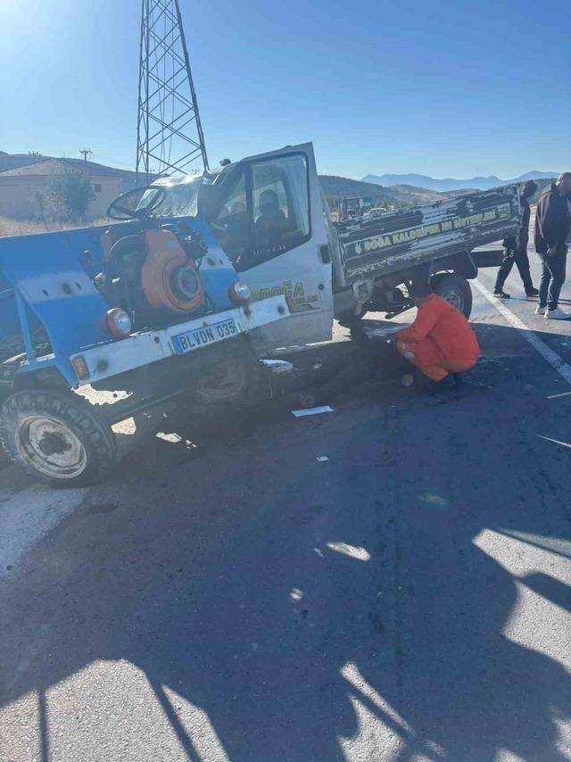 Afyonkarahisar’da Patpat ve Kamyonet Kazasında: Yaşlı Çift 1 Gün Arayla Hayatını Kaybetti