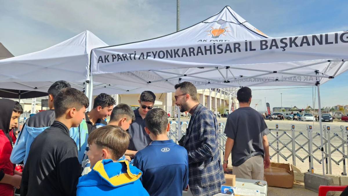 AK Parti Afyonkarahisar Gençlik Kolları, Karahisar Modifest’te Katılımcılarla Buluştu