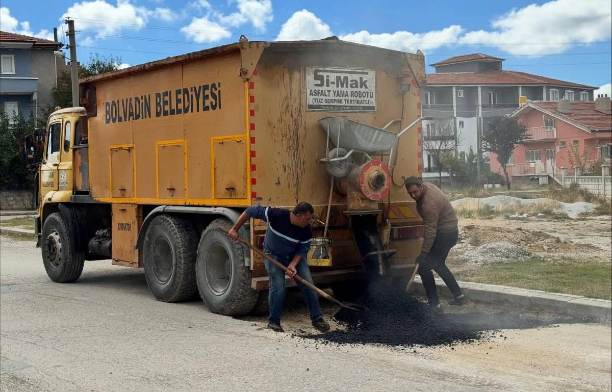 Bolvadin Belediyesi Yol Çalışmalarını Sürdürüyor